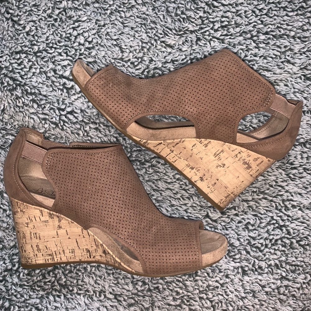 Light Brown Wedges